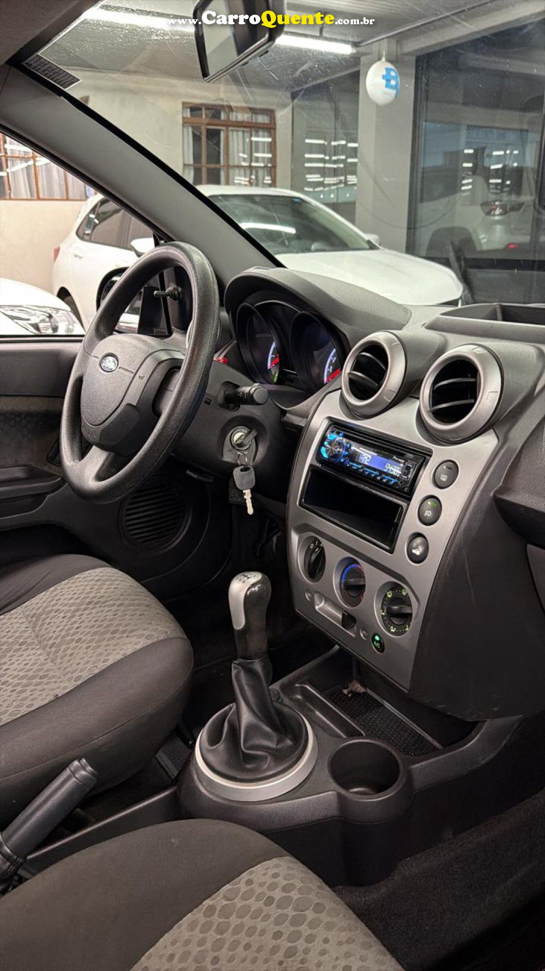 FORD   FIESTA 1.0 8V FLEXCLASS 1.0 8V FLEX 5P   PRATA 2014 1.0 FLEX - Loja