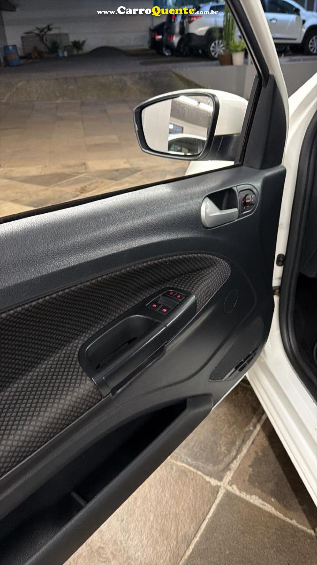 VOLKSWAGEN   SAVEIRO TRENDLINE 1.6 T.FLEX 8V   BRANCO 2020 1.6 GASOLINA - Loja
