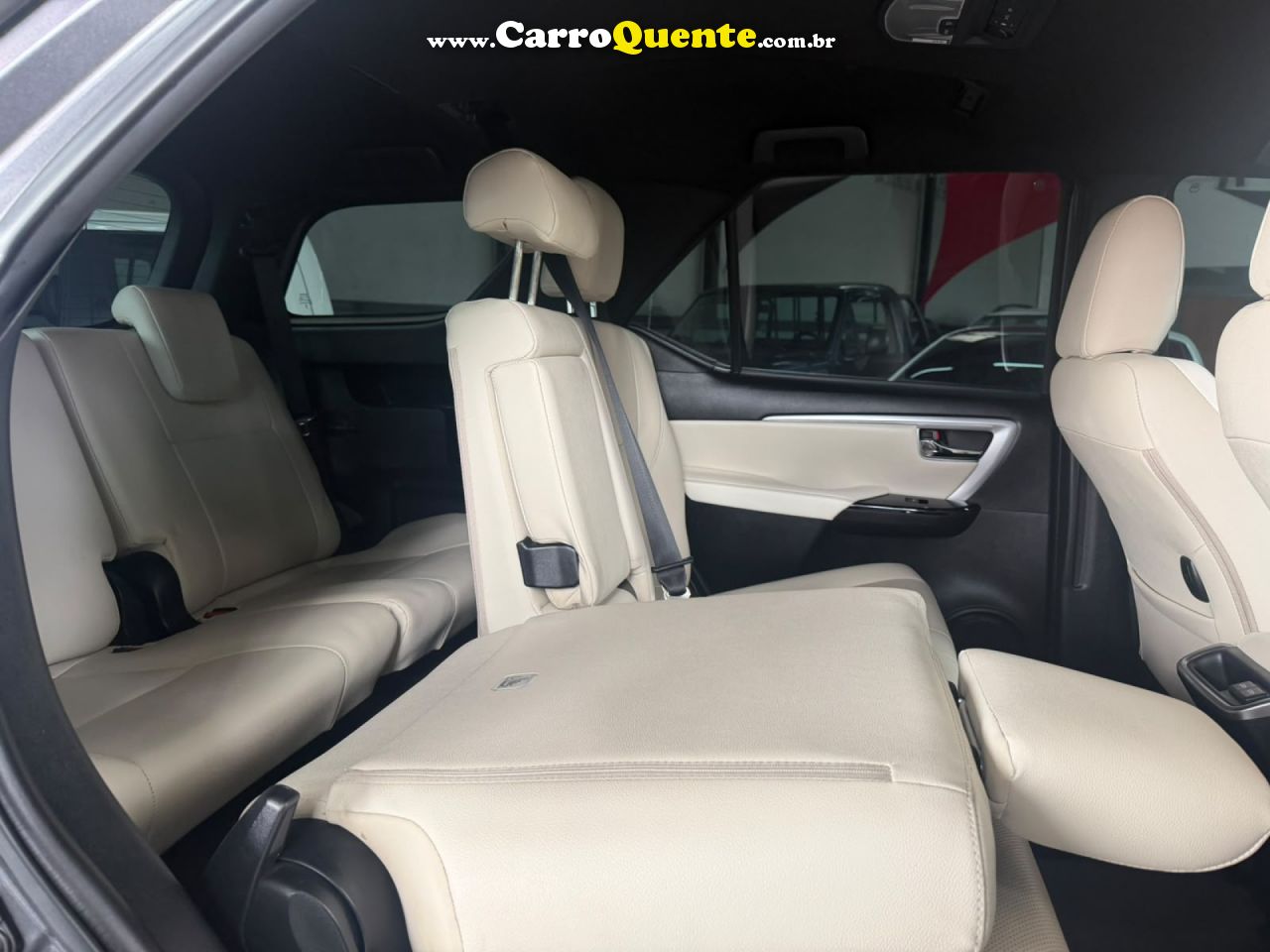 TOYOTA   HILUX SW4 DIAMOND 2.8 TB 4X4 DIE. AUT.   CINZA 2024 2.8 GASOLINA - Loja