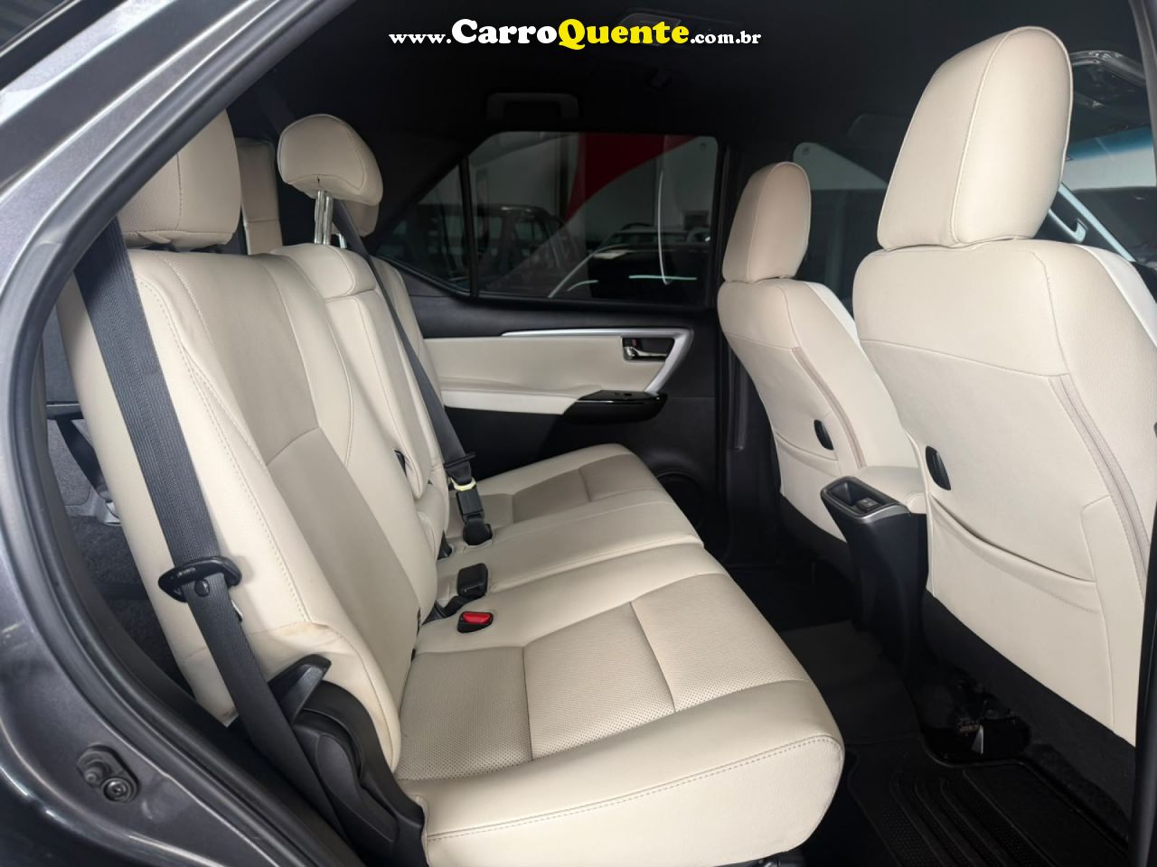 TOYOTA   HILUX SW4 DIAMOND 2.8 TB 4X4 DIE. AUT.   CINZA 2024 2.8 GASOLINA - Loja