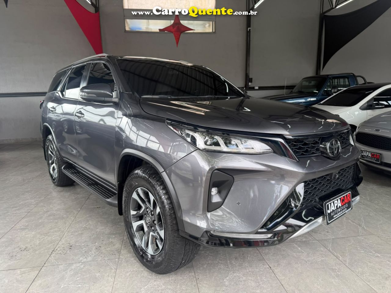 TOYOTA   HILUX SW4 DIAMOND 2.8 TB 4X4 DIE. AUT.   CINZA 2024 2.8 GASOLINA - Loja