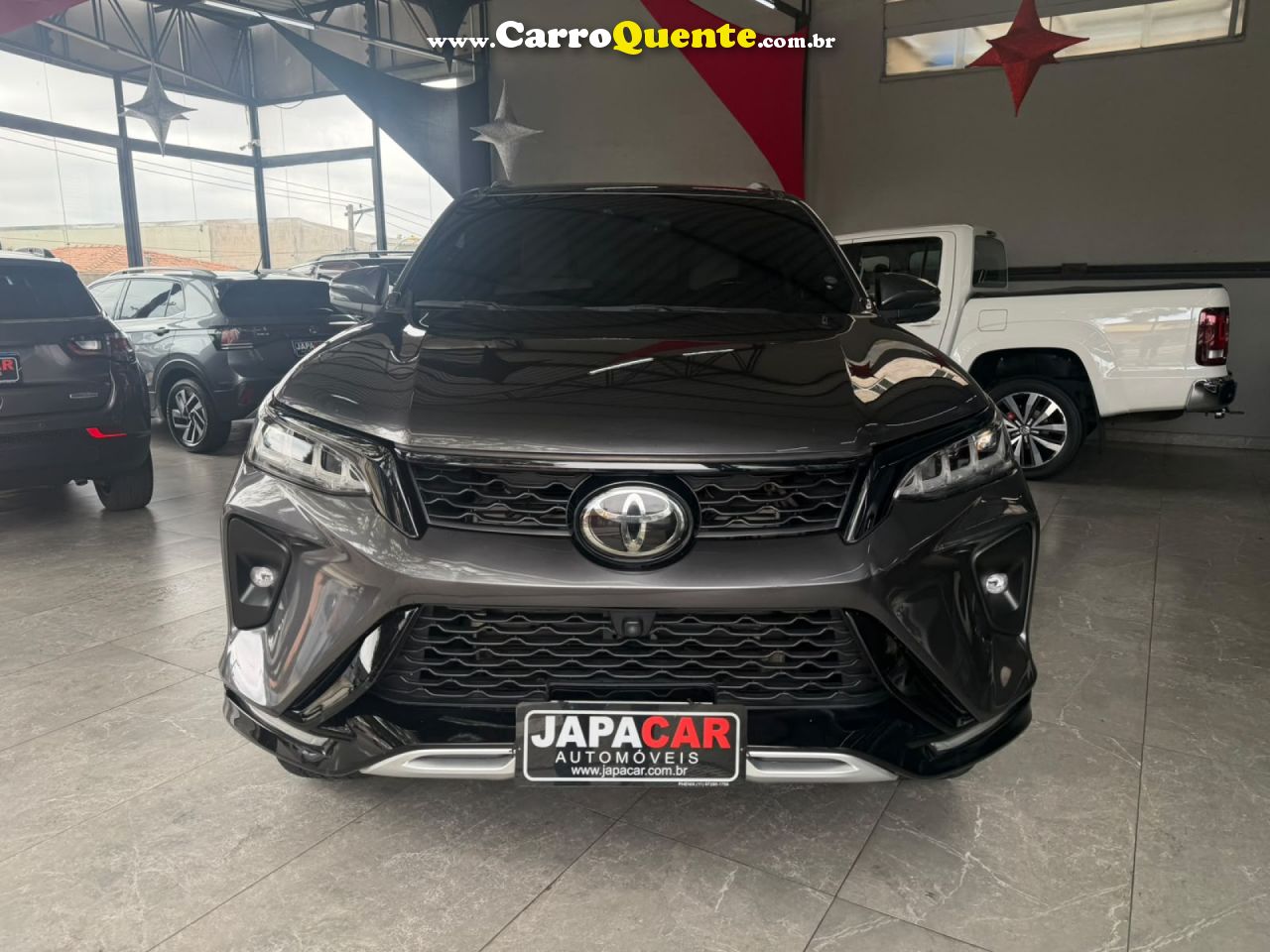TOYOTA   HILUX SW4 DIAMOND 2.8 TB 4X4 DIE. AUT.   CINZA 2024 2.8 GASOLINA - Loja