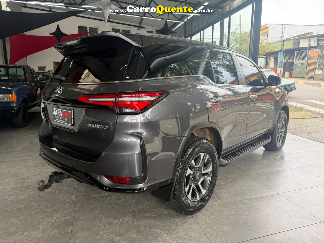 TOYOTA   HILUX SW4 DIAMOND 2.8 TB 4X4 DIE. AUT.   CINZA 2024 2.8 GASOLINA - Loja