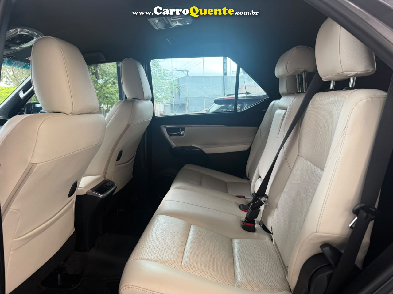 TOYOTA   HILUX SW4 DIAMOND 2.8 TB 4X4 DIE. AUT.   CINZA 2024 2.8 GASOLINA - Loja