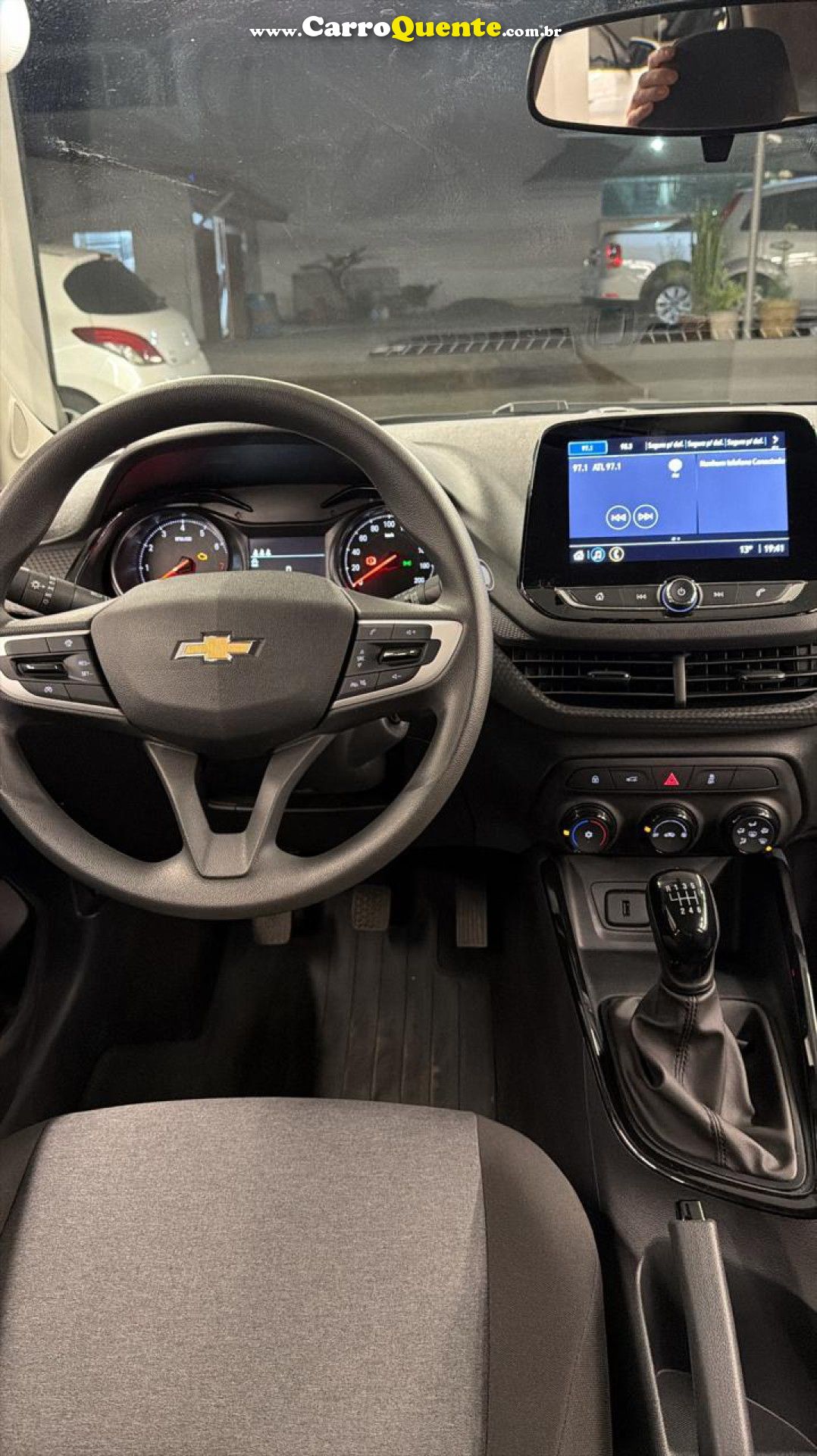 CHEVROLET   ONIX HATCH 1.0 12V FLEX 5P MEC.   BRANCO 2025 1.0 FLEX - Loja