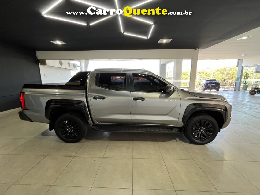 Mitsubishi TRITON 2.4 BITURBO DIESEL CD KATANA 4X4 AUTOMÁTICO - Loja