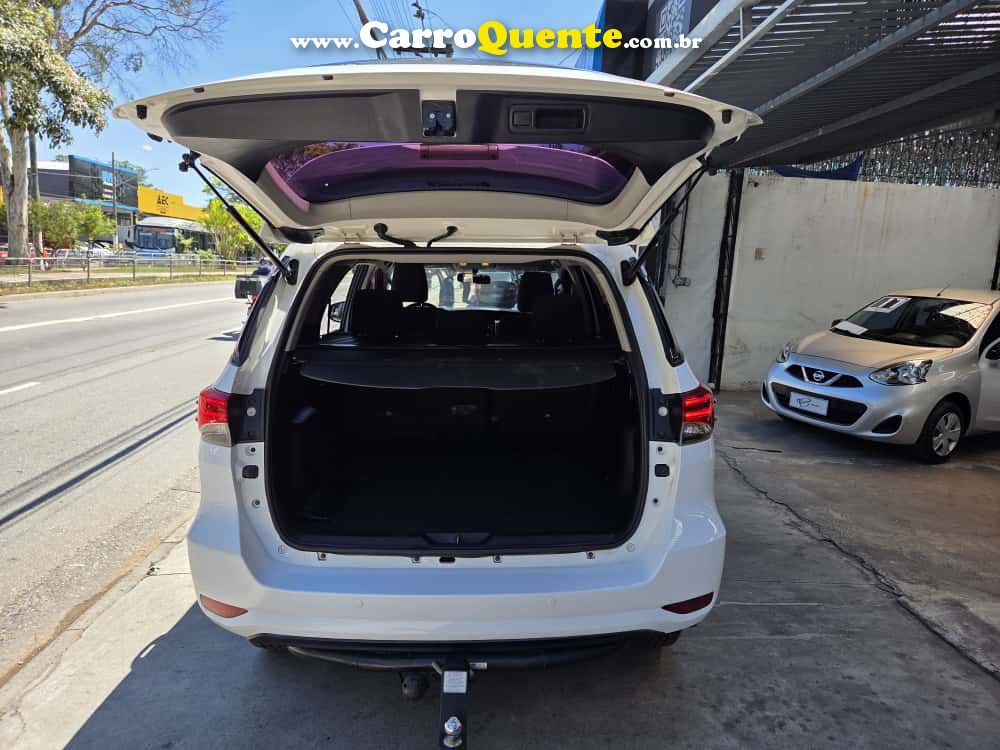 TOYOTA HILUX SW4 2.7 SR 4X2 16V 2018 - Loja