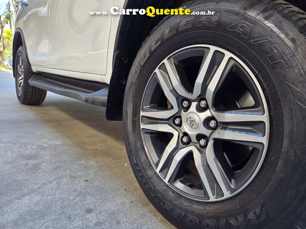 TOYOTA HILUX SW4 2.7 SR 4X2 16V 2018 - Loja