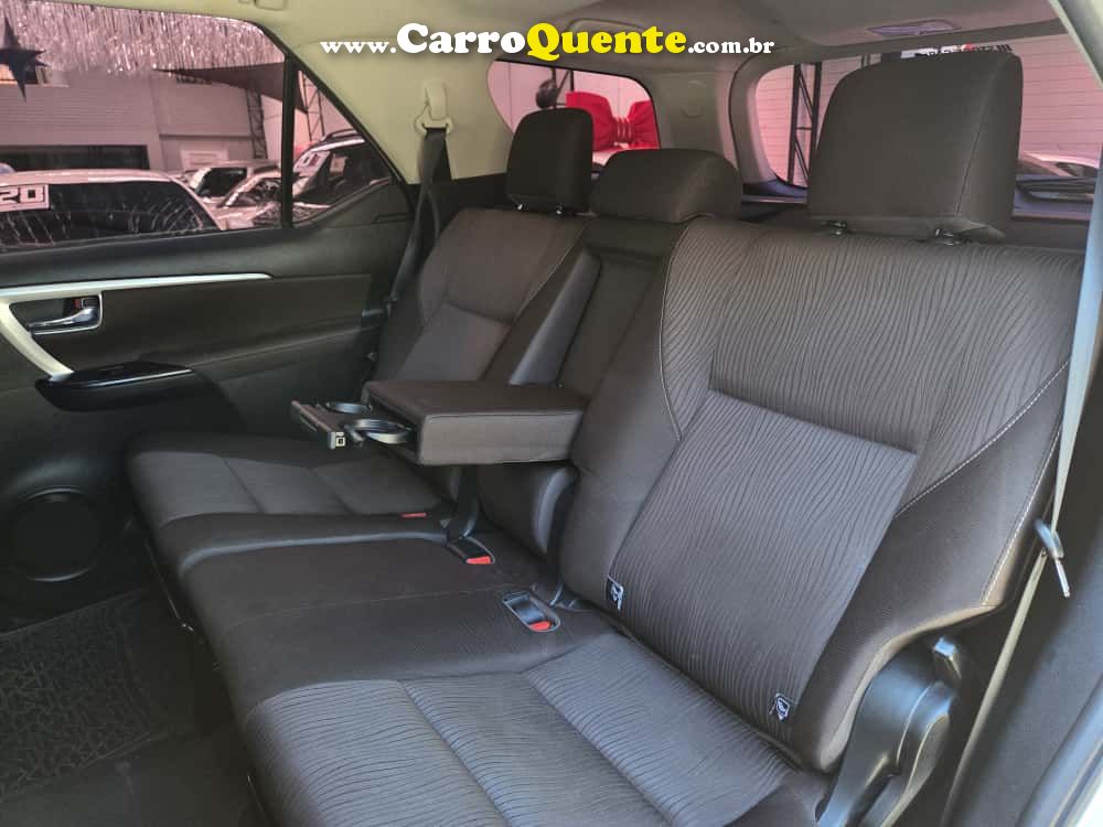 TOYOTA HILUX SW4 2.7 SR 4X2 16V 2018 - Loja