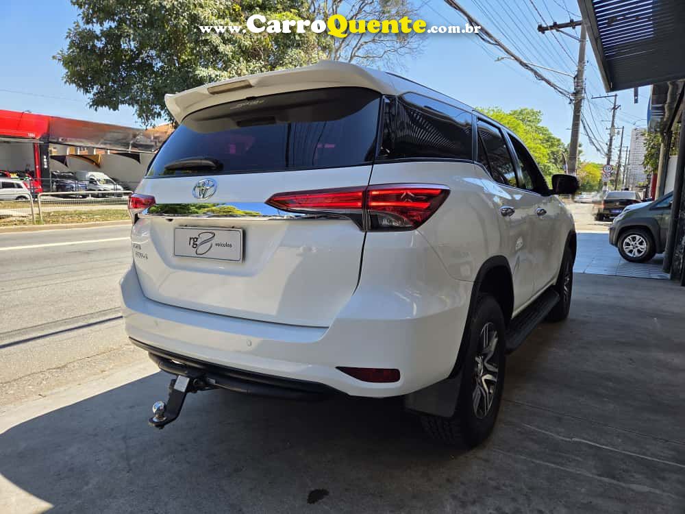 TOYOTA HILUX SW4 2.7 SR 4X2 16V 2018 - Loja