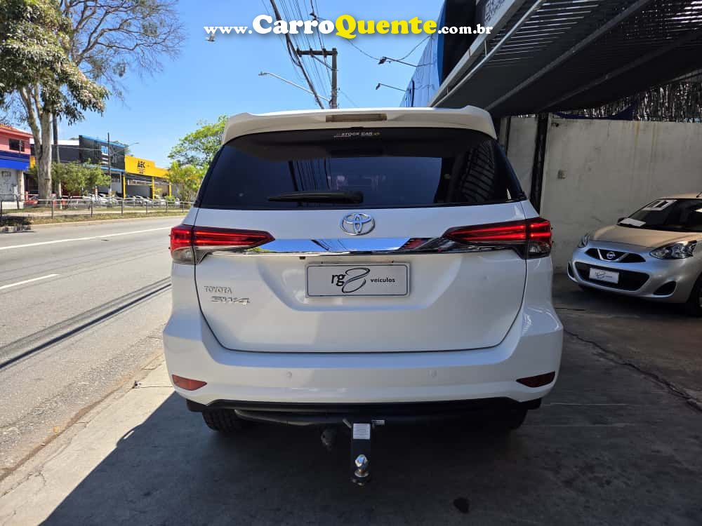 TOYOTA HILUX SW4 2.7 SR 4X2 16V 2018 - Loja