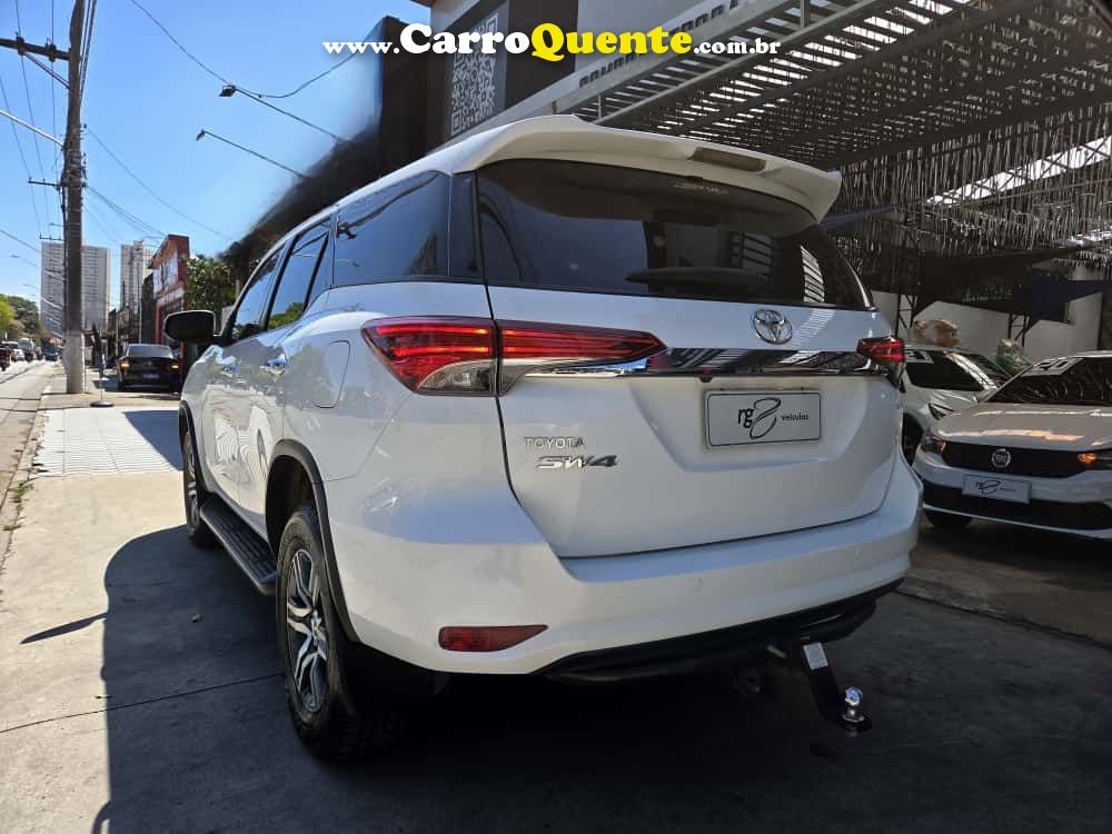 TOYOTA HILUX SW4 2.7 SR 4X2 16V 2018 - Loja