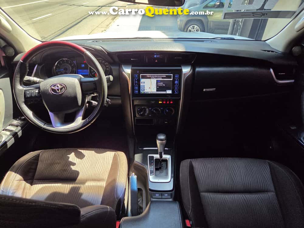 TOYOTA HILUX SW4 2.7 SR 4X2 16V 2018 - Loja