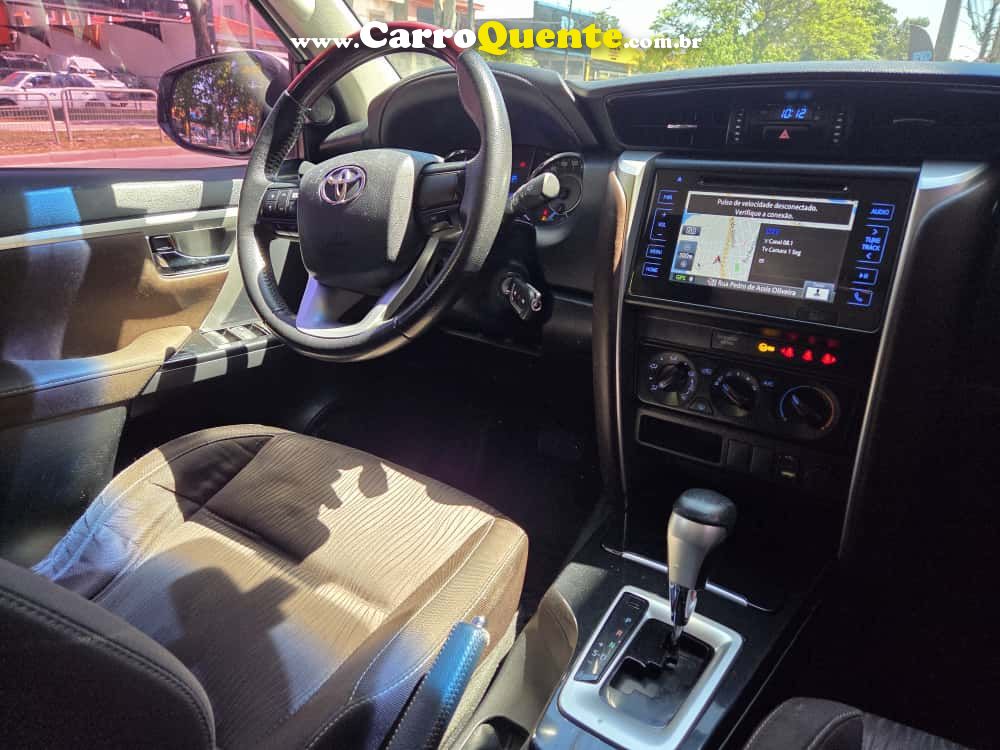 TOYOTA HILUX SW4 2.7 SR 4X2 16V 2018 - Loja