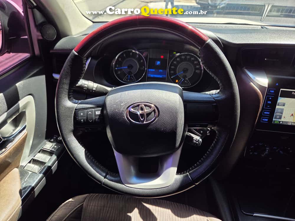 TOYOTA HILUX SW4 2.7 SR 4X2 16V 2018 - Loja