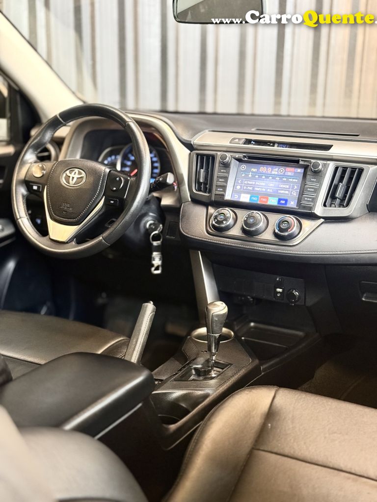 TOYOTA   RAV4 2.0 4X2 16V AUT.   PRATA 2014 2.0 GASOLINA - Loja