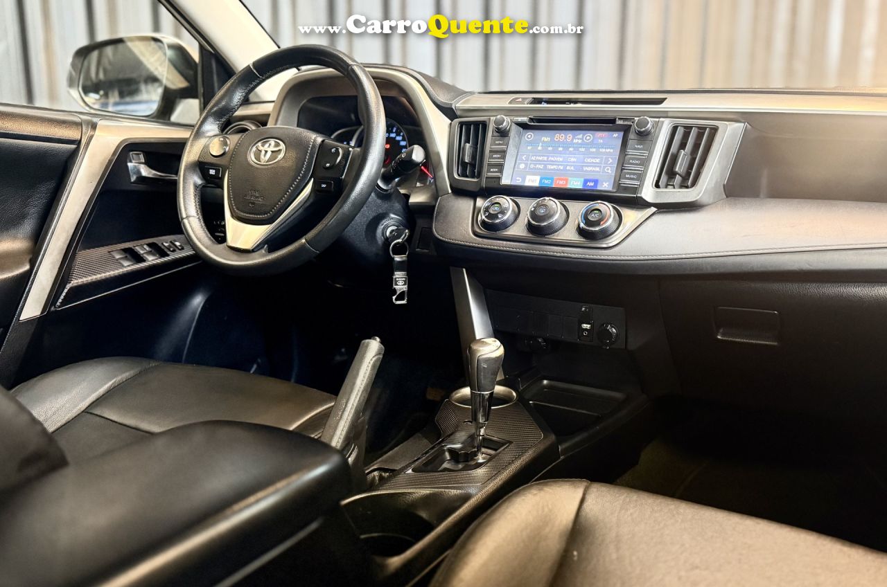 TOYOTA   RAV4 2.0 4X2 16V AUT.   PRATA 2014 2.0 GASOLINA - Loja
