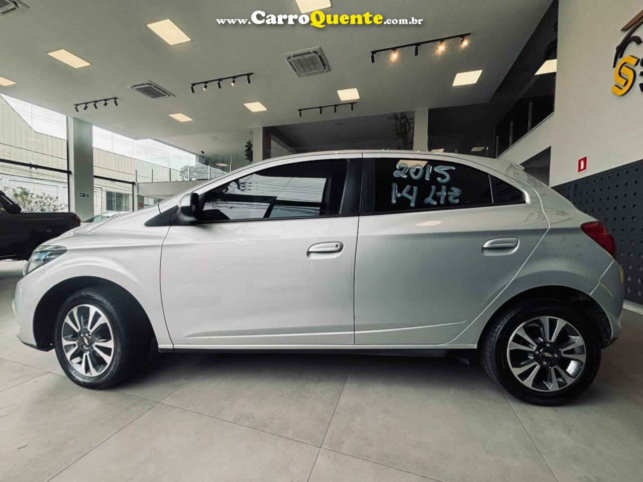 CHEVROLET   ONIX HATCH LTZ 1.4 8V FLEXPOWER 5P MEC.   PRATA 2015 1.4 FLEX - Loja
