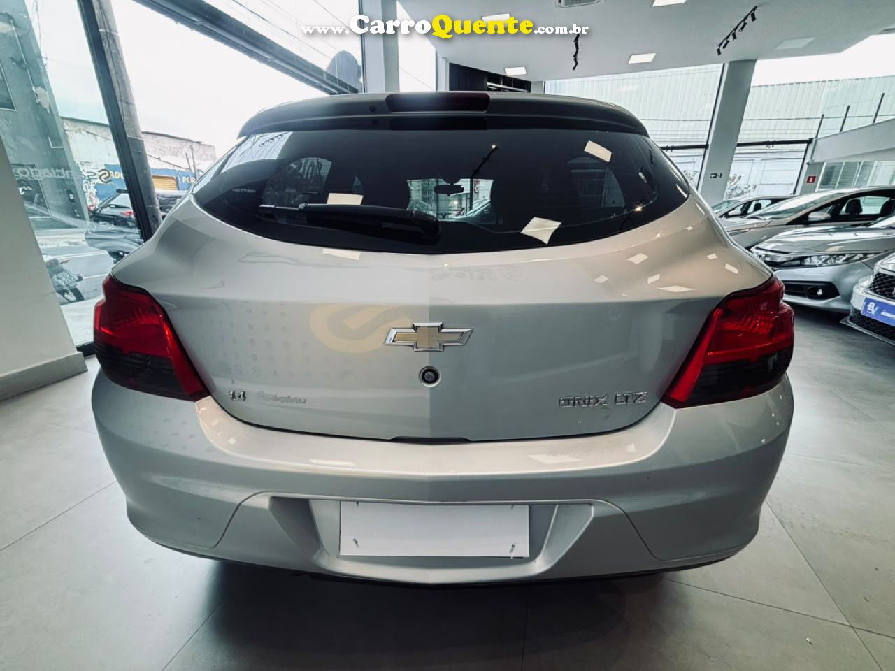 CHEVROLET   ONIX HATCH LTZ 1.4 8V FLEXPOWER 5P MEC.   PRATA 2015 1.4 FLEX - Loja