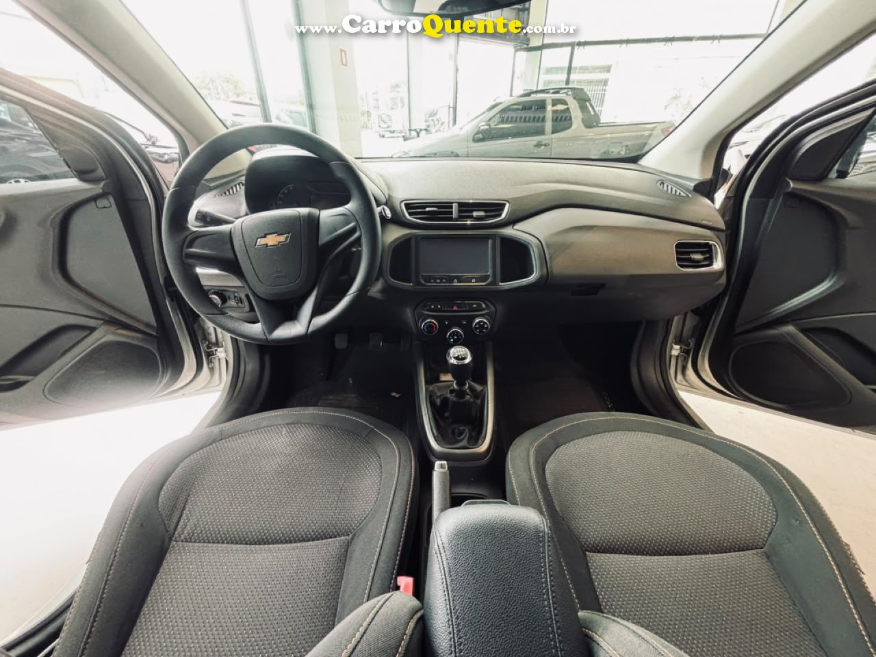CHEVROLET   ONIX HATCH LTZ 1.4 8V FLEXPOWER 5P MEC.   PRATA 2015 1.4 FLEX - Loja