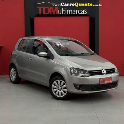 VOLKSWAGEN   FOX SELEÇÃO 1.0 TOTAL FLEX 8V 5P   PRATA 2014 1.0 FLEX