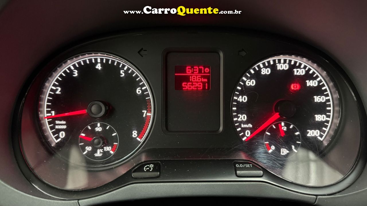VOLKSWAGEN   FOX SELEÇÃO 1.0 TOTAL FLEX 8V 5P   PRATA 2014 1.0 FLEX - Loja