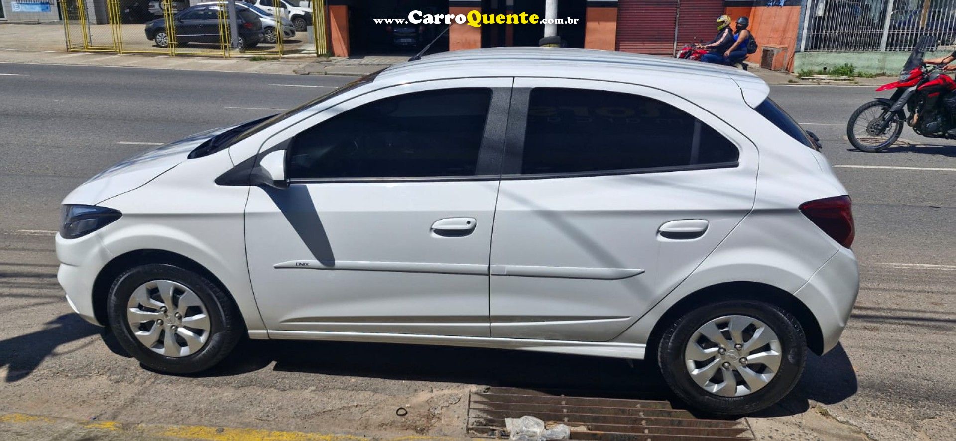 CHEVROLET   ONIX HATCH LT 1.0 8V FLEXPOWER 5P MEC.   BRANCO 2018 1.0 FLEX - Loja