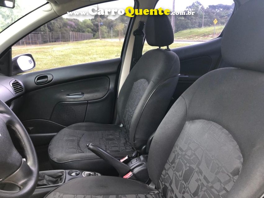 Peugeot 207 1.4 XR 8V FLEX 4P MANUAL - Loja