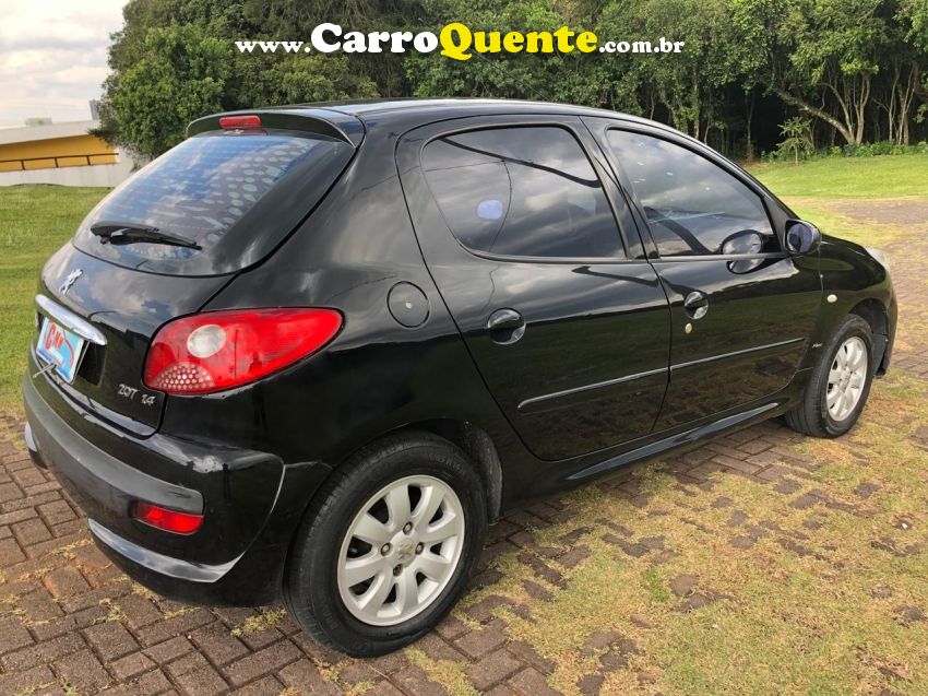 Peugeot 207 1.4 XR 8V FLEX 4P MANUAL - Loja