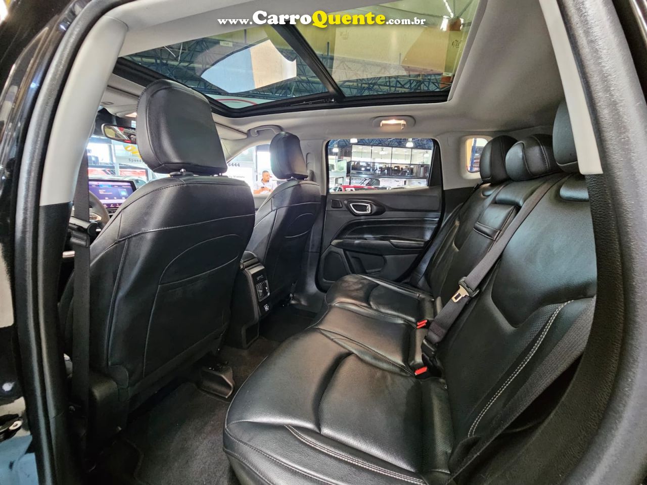 JEEP COMPASS 1.3 TURBO LONGITUDE NIGHT EAGLE *23.000 Km Apenas 2025 - Loja