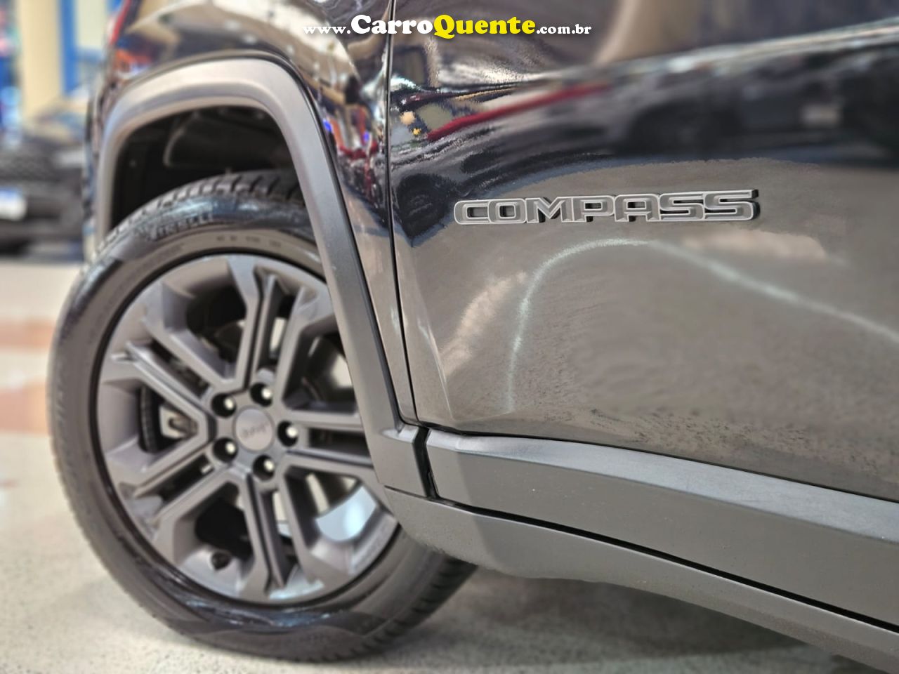 JEEP COMPASS 1.3 TURBO LONGITUDE NIGHT EAGLE *23.000 Km Apenas 2025 - Loja