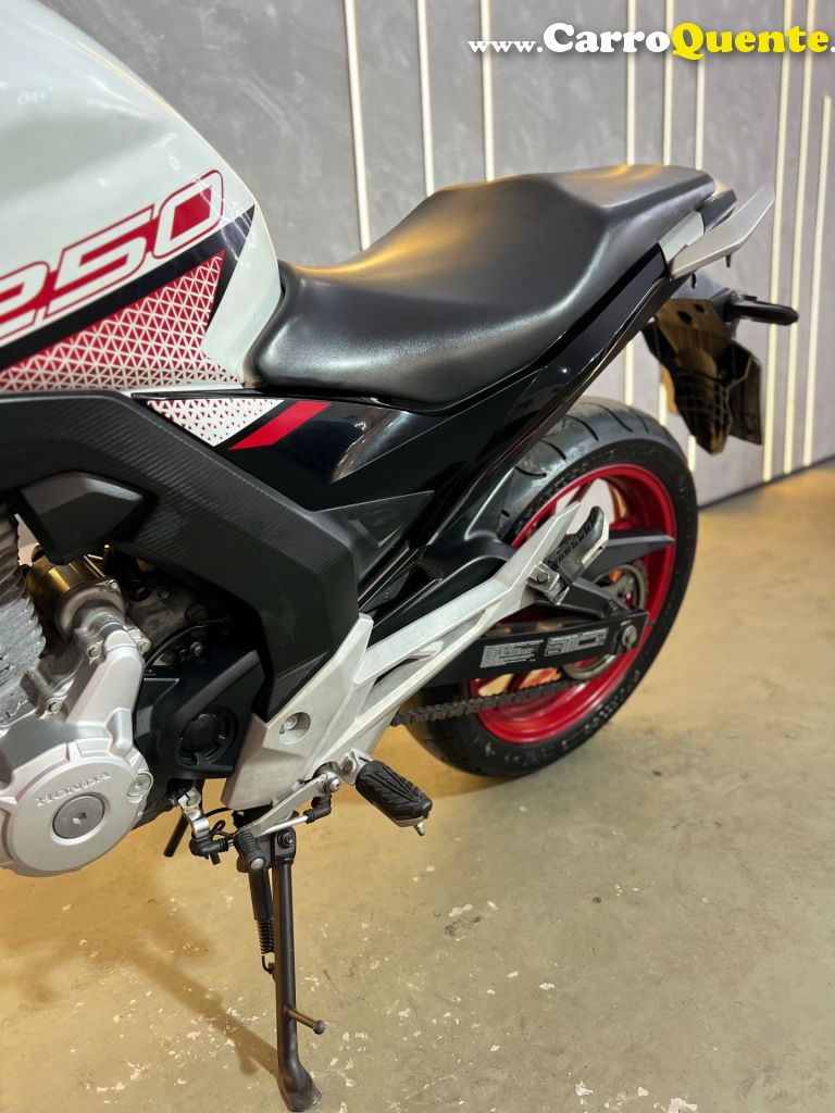 HONDA   CB TWISTERFLEXONE 250CC   BRANCO 2022 249 GASOLINA - Loja