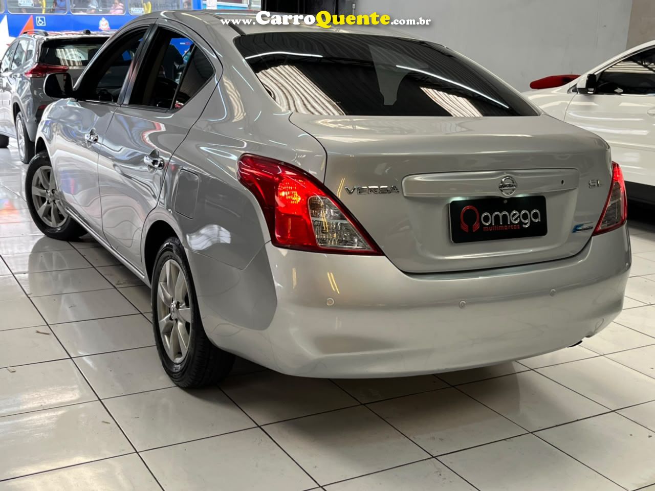 NISSAN   VERSA SL 1.6 16V FLEX FUEL 4P MEC.   PRATA 2013 1.6 FLEX - Loja