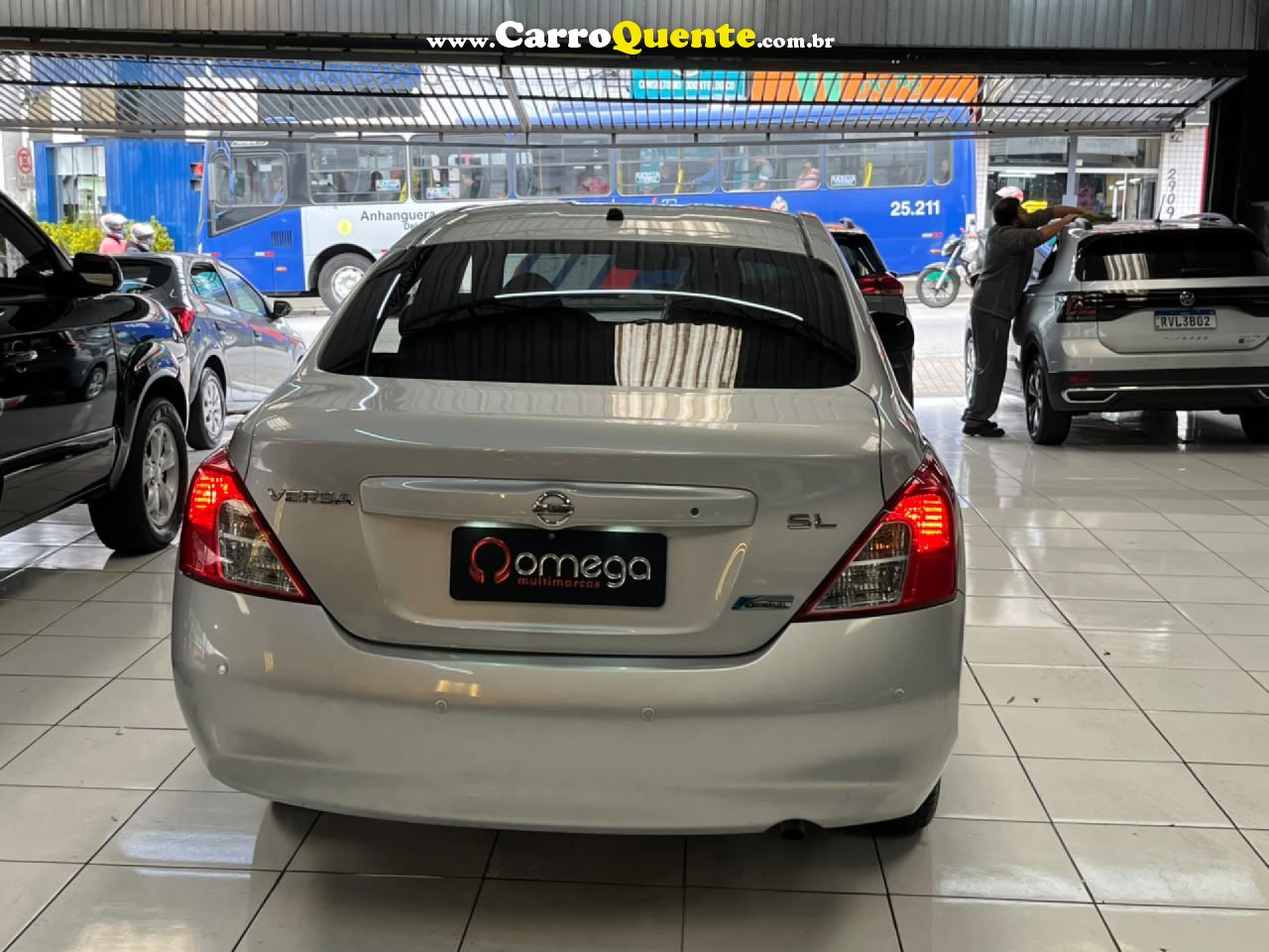 NISSAN   VERSA SL 1.6 16V FLEX FUEL 4P MEC.   PRATA 2013 1.6 FLEX - Loja
