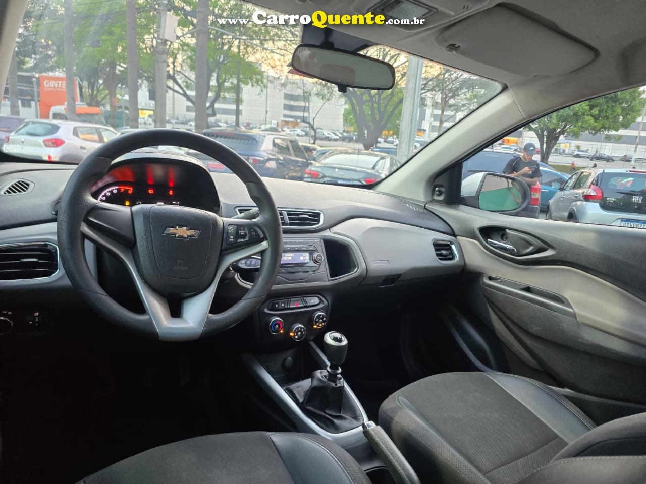 CHEVROLET   ONIX HATCH LT 1.0 8V FLEXPOWER 5P MEC.   PRATA 2019 1.0 FLEX - Loja