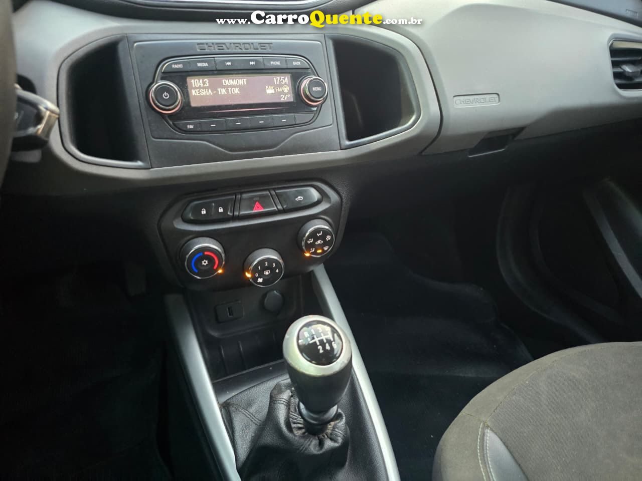 CHEVROLET   ONIX HATCH LT 1.0 8V FLEXPOWER 5P MEC.   PRATA 2019 1.0 FLEX - Loja