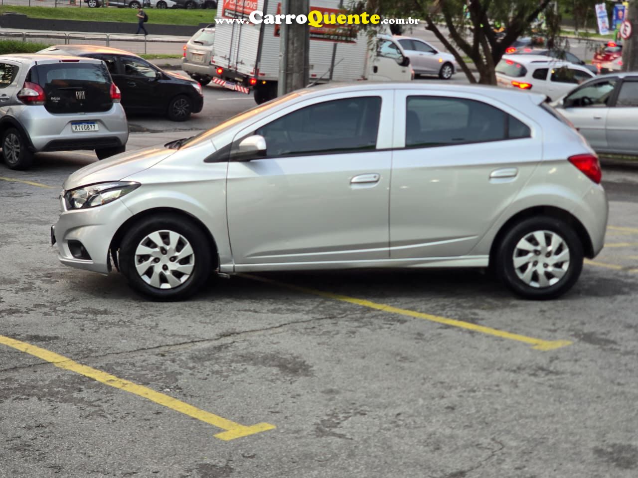 CHEVROLET   ONIX HATCH LT 1.0 8V FLEXPOWER 5P MEC.   PRATA 2019 1.0 FLEX - Loja