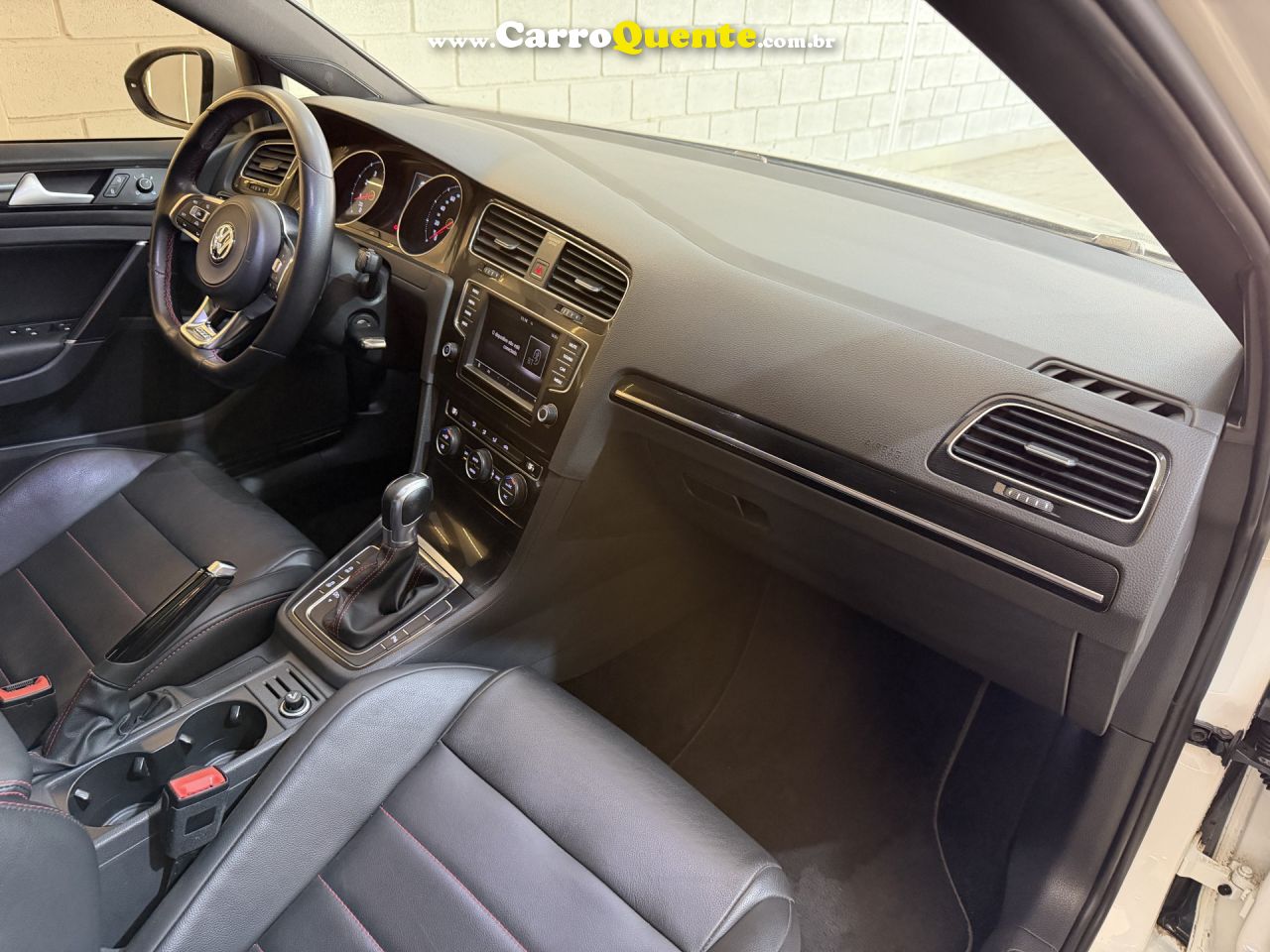 VOLKSWAGEN   GOLF GTI 2.0 TSI 220CV AUT.   BRANCO 2017 2.0 GASOLINA - Loja