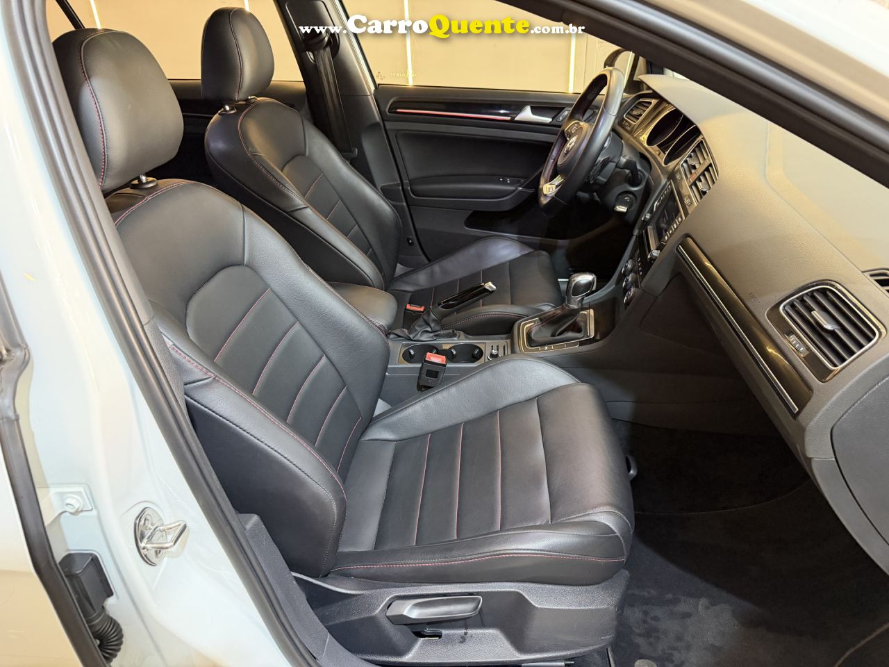 VOLKSWAGEN   GOLF GTI 2.0 TSI 220CV AUT.   BRANCO 2017 2.0 GASOLINA - Loja