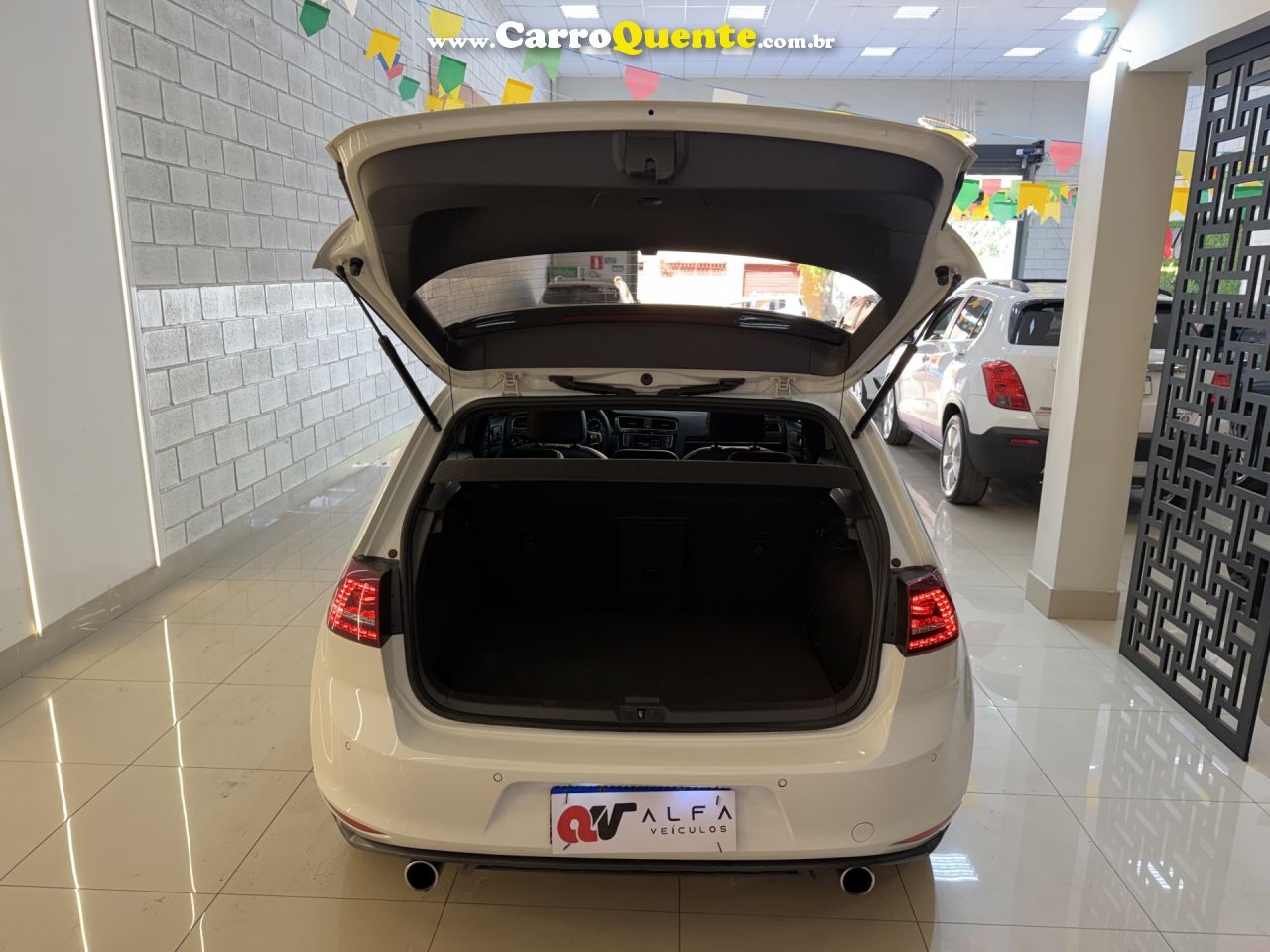 VOLKSWAGEN   GOLF GTI 2.0 TSI 220CV AUT.   BRANCO 2017 2.0 GASOLINA - Loja
