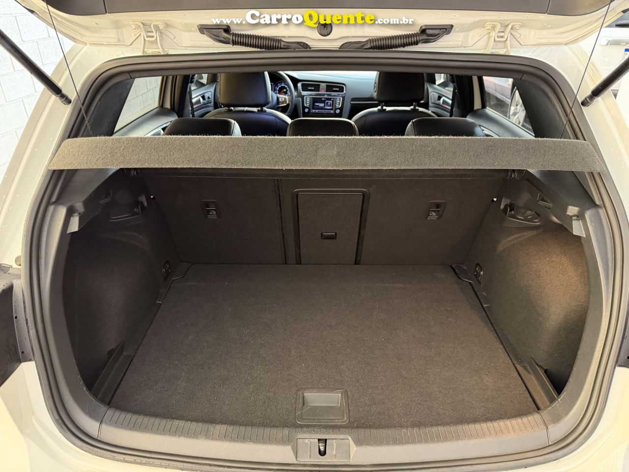 VOLKSWAGEN   GOLF GTI 2.0 TSI 220CV AUT.   BRANCO 2017 2.0 GASOLINA - Loja