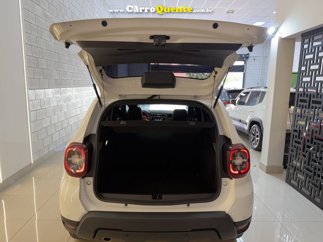 RENAULT   DUSTER ICONIC 1.6 16V FLEX AUT.   BRANCO 2023 1.6 FLEX - Loja