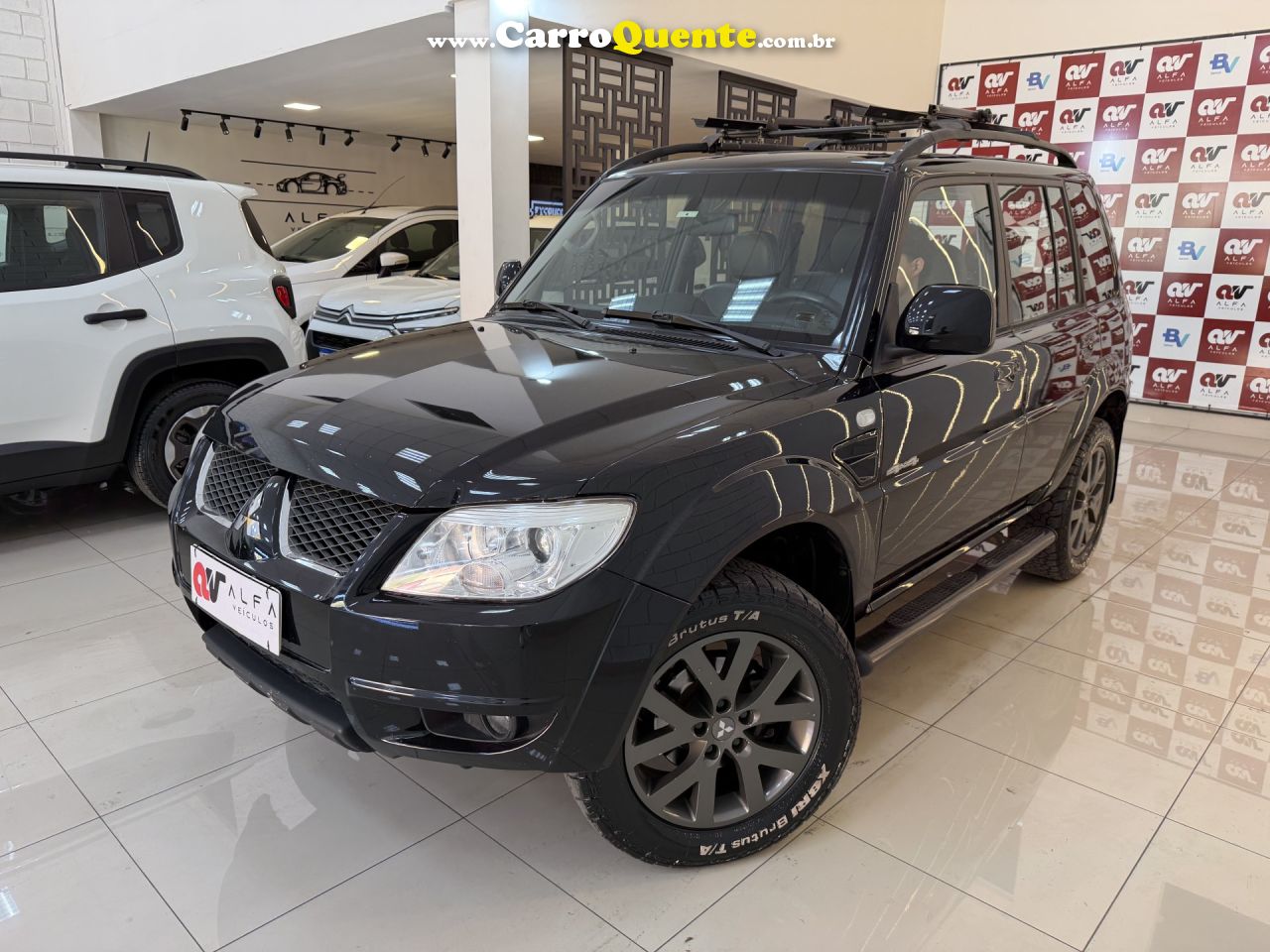 MITSUBISHI   PAJERO TR4 2.0 2.0 FLEX 16V 4X4 AUT.   PRETO 2015 2.0 FLEX - Loja