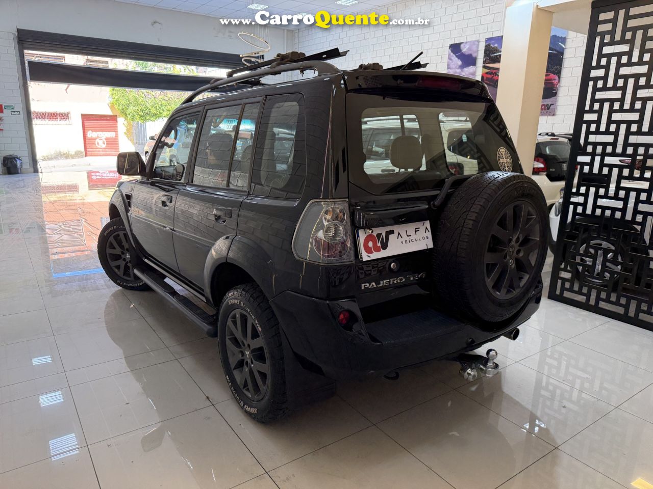 MITSUBISHI   PAJERO TR4 2.0 2.0 FLEX 16V 4X4 AUT.   PRETO 2015 2.0 FLEX - Loja