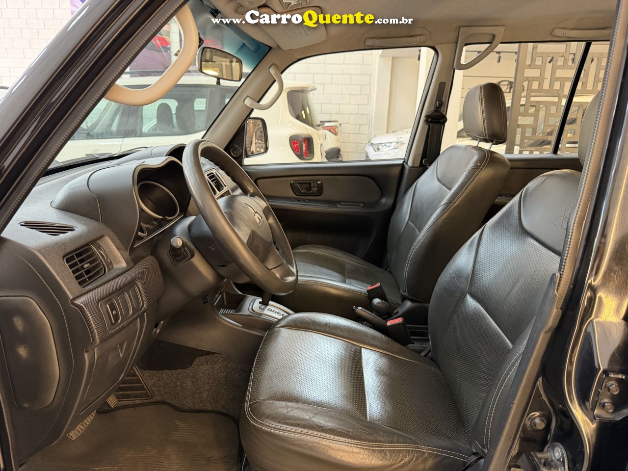 MITSUBISHI   PAJERO TR4 2.0 2.0 FLEX 16V 4X4 AUT.   PRETO 2015 2.0 FLEX - Loja