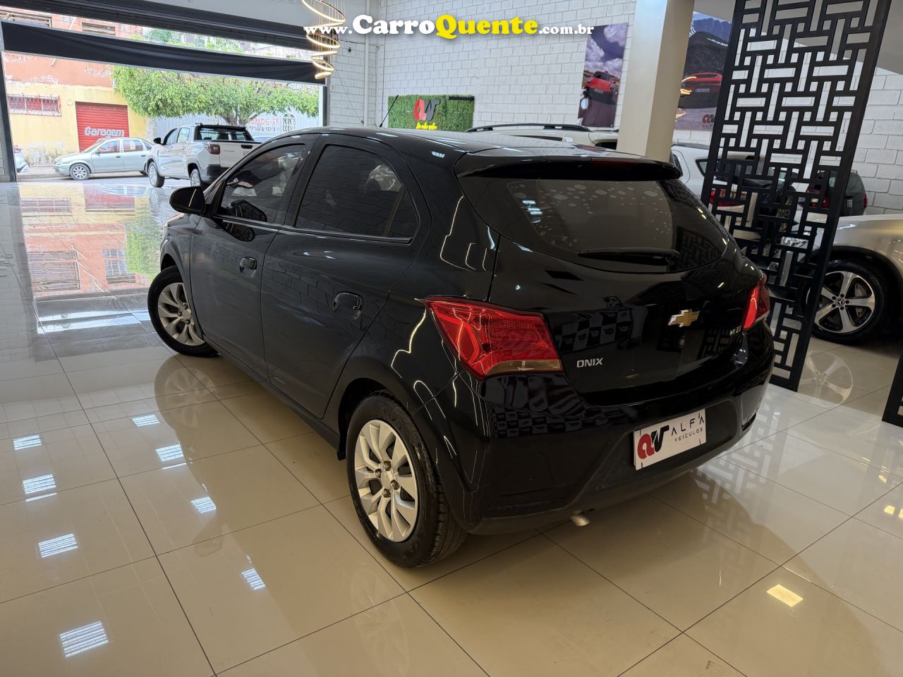 CHEVROLET   ONIX HATCH LT 1.4 8V FLEXPOWER 5P MEC.   PRETO 2018 1.4 FLEX - Loja