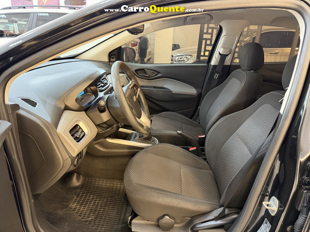 CHEVROLET   ONIX HATCH LT 1.4 8V FLEXPOWER 5P MEC.   PRETO 2018 1.4 FLEX - Loja