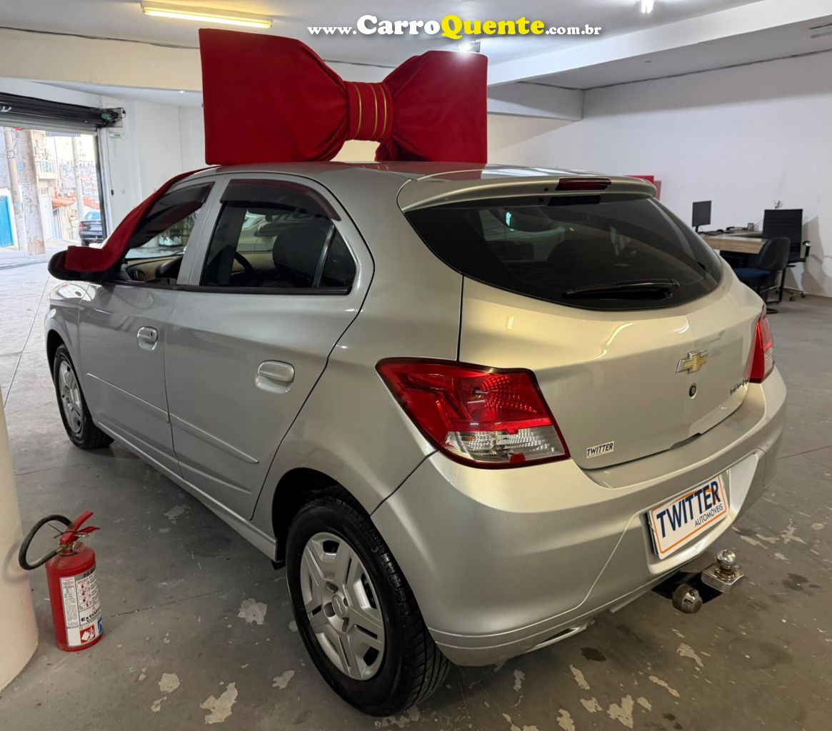 CHEVROLET   ONIX HATCH LS 1.0 8V FLEXPOWER 5P MEC.   PRATA 2012 1.0 FLEX - Loja