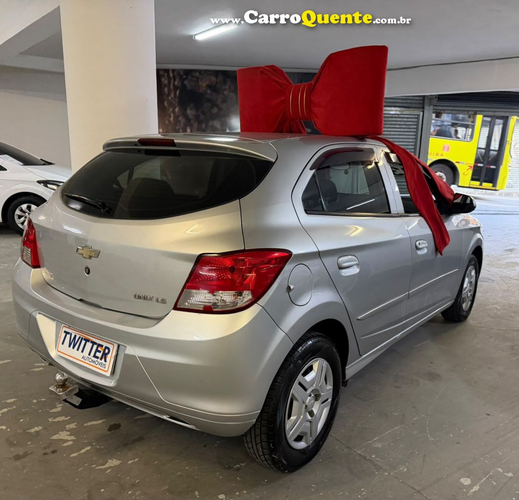 CHEVROLET   ONIX HATCH LS 1.0 8V FLEXPOWER 5P MEC.   PRATA 2012 1.0 FLEX - Loja