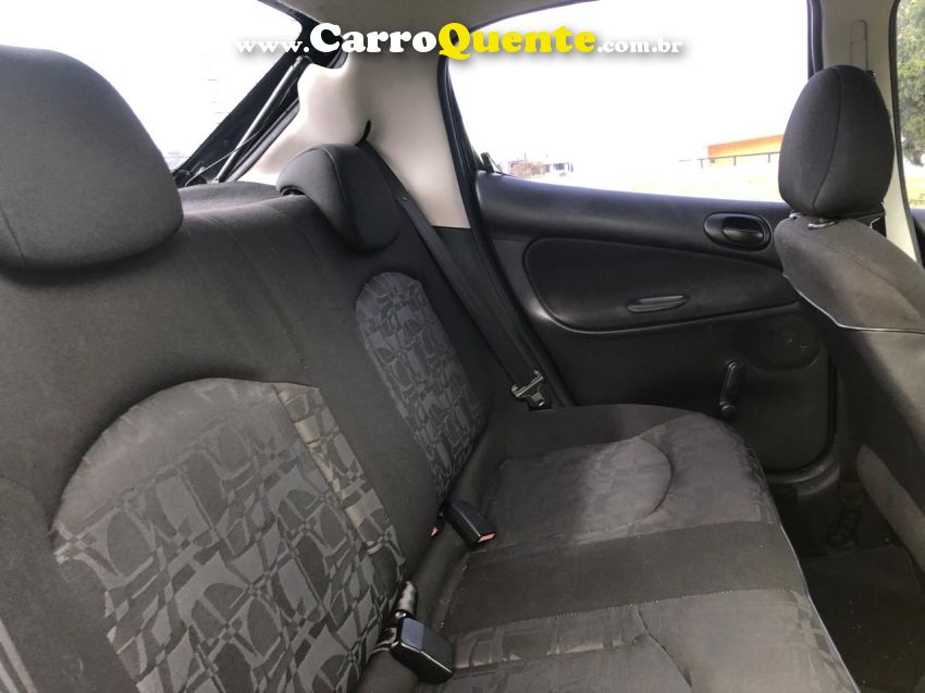 Peugeot 207 1.4 XR 8V FLEX 4P MANUAL - Loja